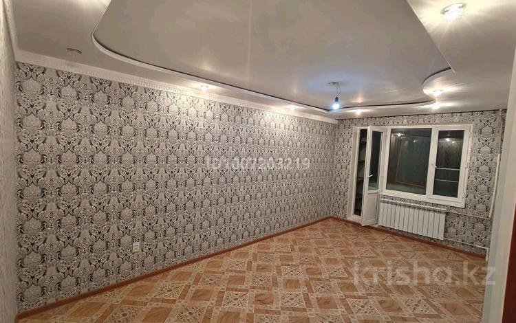 4-бөлмелі пәтер · 77.1 м² · 4/5 қабат, мкр Самал 14, бағасы: 25.5 млн 〒 в Таразе — фото 2