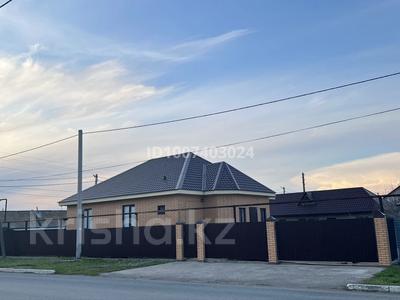 Жеке үй · 3 бөлме · 120 м² · 8 сот., Жубан молдагалиева, бағасы: 750 000 ₸ в Аксае