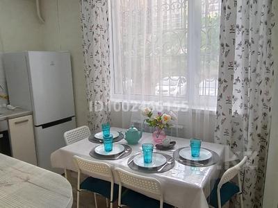 2-бөлмелі пәтер · 60 м² · 1/6 қабат, 16-ш/а. 42 — ТРК "АКТАУ", СТАДИОН "МУНАЙШИ", ТРК "БАЙТЕРЕК", бағасы: 15 000 ₸ в Актау, 16-й мкр 