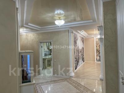4-комнатная квартира · 192 м² · 7/10 этаж, Сарайшык 36 за 700 000 ₸ в Астане, Есильский р-н