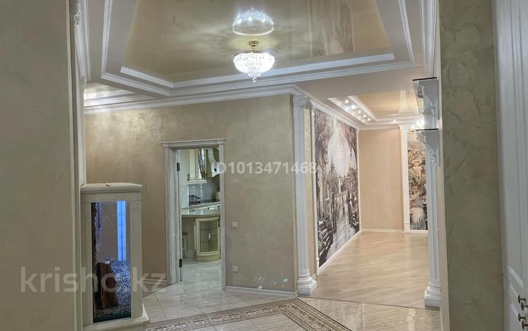 4-комнатная квартира · 192 м² · 7/10 этаж, Сарайшык 36 за 700 000 ₸ в Астане, Есильский р-н — фото 2