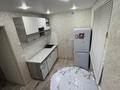 1-комнатная квартира · 27.4 м² · 2/6 этаж, мкр Юго-Восток, 29-шағынаудан Муканова 1/3 — Үйдің орналасқан жері өте ыңғайлы: • КарГУ жанында • Банковский колледж жақын • Макажанов атындағы облыстық аурухана • 5-ші поликлиника • Көлік-технологиялық колледж • Ресторандар мен дүкендер • Общягалар жақын • Автосервистар • Народный Банк • Остановка үйдің қасында Студенттерге өте ыңғайлы орналасқан! Барлық қажетті жерлер жаяу жететін қашықтықта. за 11.5 млн ₸ в Караганде, Казыбек би р-н — фото 3