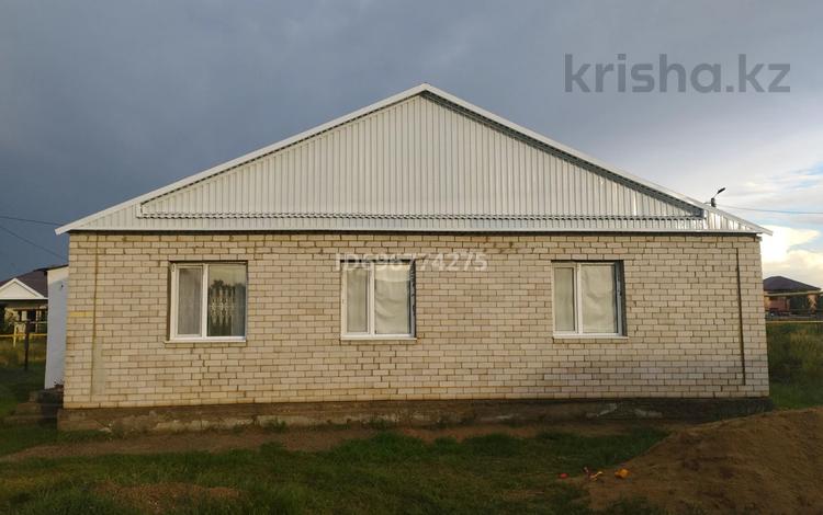 Отдельный дом · 4 комнаты · 140 м² · 7 сот., мкр. Алтын орда, С/к Учитель 101 — Тойота цент за 23 млн 〒 в Актобе — фото 2