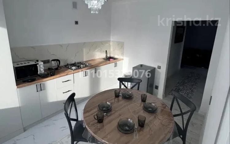 2-комнатная квартира · 70 м² · 1/5 этаж, мкр. Алтын орда, ​Батыс 2 микрорайон 5д за 250 000 ₸ в Актобе — фото 2