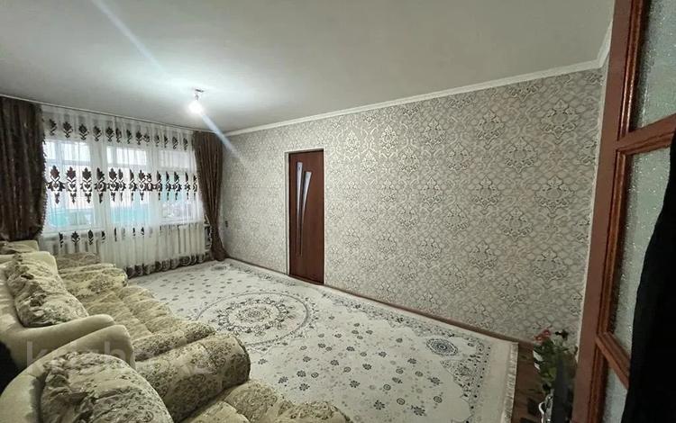 4-комнатная квартира, 72 м², 5/5 этаж помесячно, Самал за 120 000 〒 в Талдыкоргане, мкр Самал — фото 2