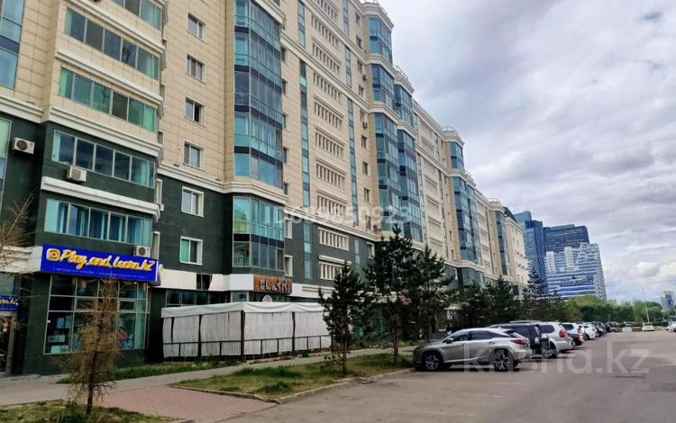 3-комнатная квартира, 120 м², 10/11 этаж помесячно, Кунаев 14/1 — Байтерек