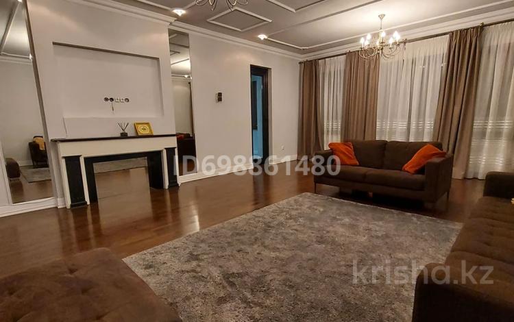 4-бөлмелі пәтер · 150 м² · 5/9 қабат ай сайын, Кабанбай батыра 51 — Кармысова, бағасы: 800 000 〒 в Алматы, Медеуский р-н — фото 2