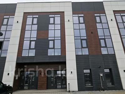 4-комнатная квартира · 340 м² · 1/3 этаж, мкр Горный Гигант, улица 4-ая — Жамакаева за 225 млн 〒 в Алматы, Медеуский р-н