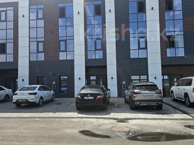 4-бөлмелі пәтер · 340 м² · 1/3 қабат, Горный Гигант ш/а., улица 4-ая — Жамакаева, бағасы: 225 млн ₸ в Алматы, Медеуский р-н