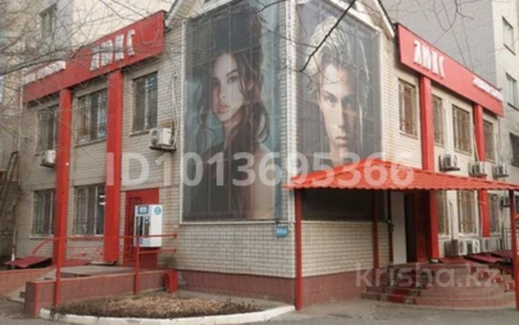 Салоны красоты · 30 м² за 68 000 ₸ в Актобе, мкр 12 — фото 2