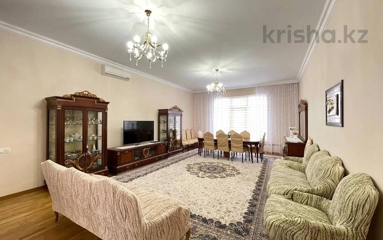 3-комнатная квартира, 155 м², 1/4 этаж, мкр Мирас — Саина - Садыкова