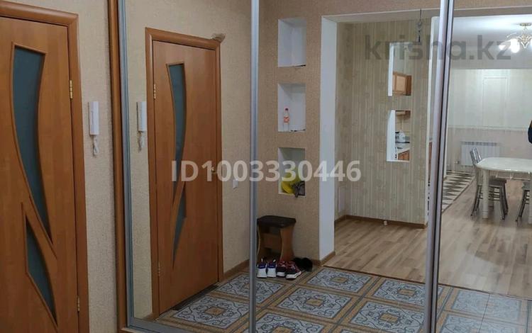 2-комнатная квартира · 90 м² · 1/5 этаж, Молдагуловой за 31 млн 〒 в Актобе — фото 12