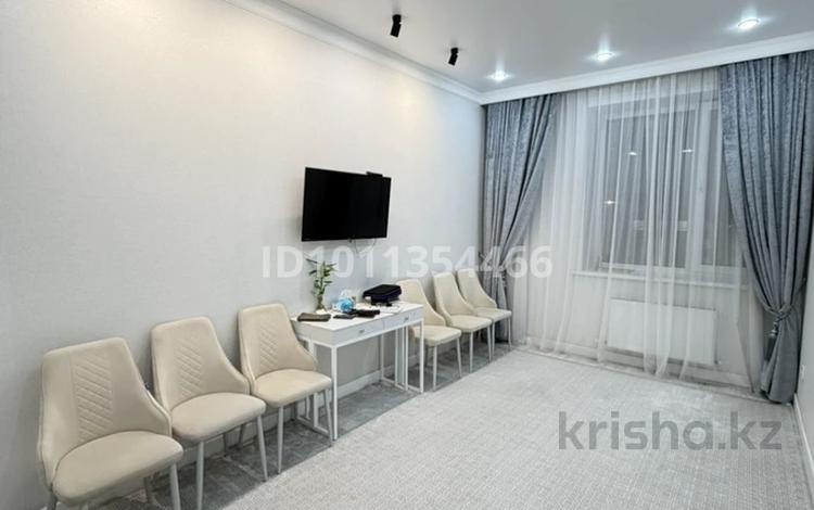 2-комнатная квартира · 58 м² · 9/10 этаж, Нажмеденова 29/1 за ~ 32.8 млн ₸ в Астане, Сарайшык р-н — фото 2
