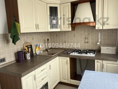 2-комнатная квартира · 45 м² · 4/5 этаж, Авангард 4 мкр 8 — Гословская за 19 млн 〒 в Атырау, мкр Авангард-4