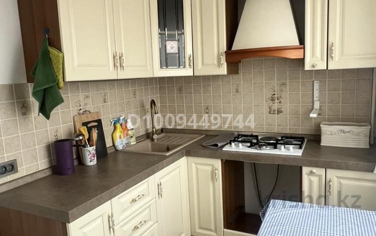 2-комнатная квартира · 45 м² · 4/5 этаж, Авангард 4 мкр 8 — Гословская за 19 млн 〒 в Атырау, мкр Авангард-4 — фото 2