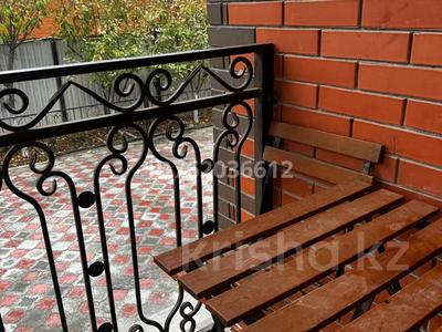 Продажа домов и дачи в Атырауской обл.: Отдельный дом · 5 комнат · 167 м² · 9 сот., мкр Жеруйык, Кусана Нарембаева 52 за 90 млрд 〒 Отдельный дом · 5 комнат · 167 м² · 9 сот., мкр Жеруйык, Кусана Нарембаева 52 за 90 млрд 〒 в Атырау