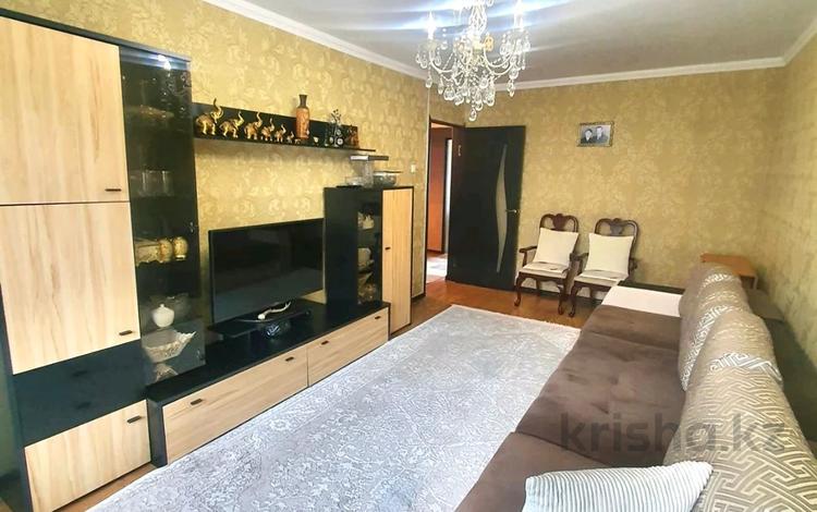 3-комнатная квартира, 62.6 м², 2/5 этаж, Кунаева за 19 млн 〒 в Талдыкоргане, мкр Самал — фото 2
