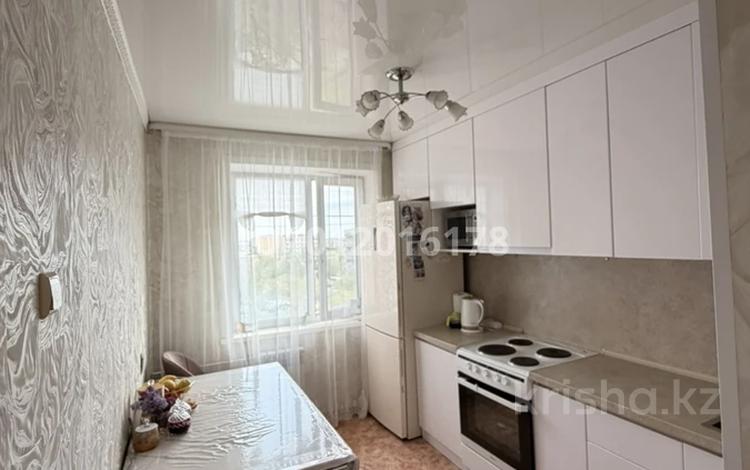 3-комнатная квартира · 70 м² · 9/9 этаж, Назарбаева 40 — Назарбаева - Толстого за 26 млн ₸ в Павлодаре — фото 2