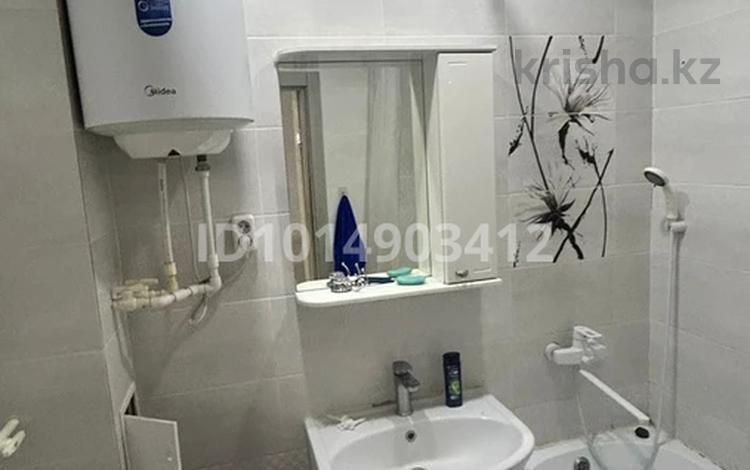 3-комнатная квартира · 62 м² · 3/5 этаж, Майкудук, 15й микрорайон 3 за 180 000 ₸ в Караганде, Алихана Бокейханова р-н — фото 7