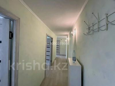2-комнатная квартира · 70 м² · 5/5 этаж, Бергалиева 51 за 165 000 〒 в Атырау, мкр Привокзальный-1