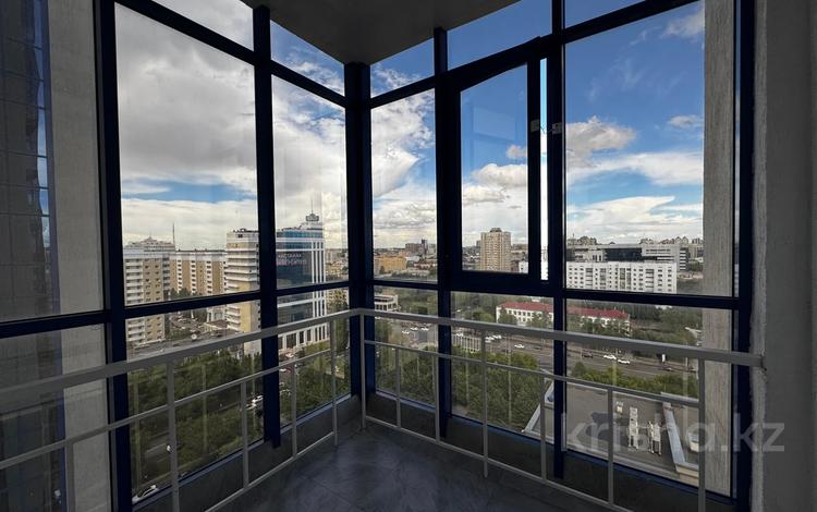 3-бөлмелі пәтер · 85 м² · 15/22 қабат, Абая 10, бағасы: 45 млн ₸ в Астане, Сарыарка р-н — фото 2