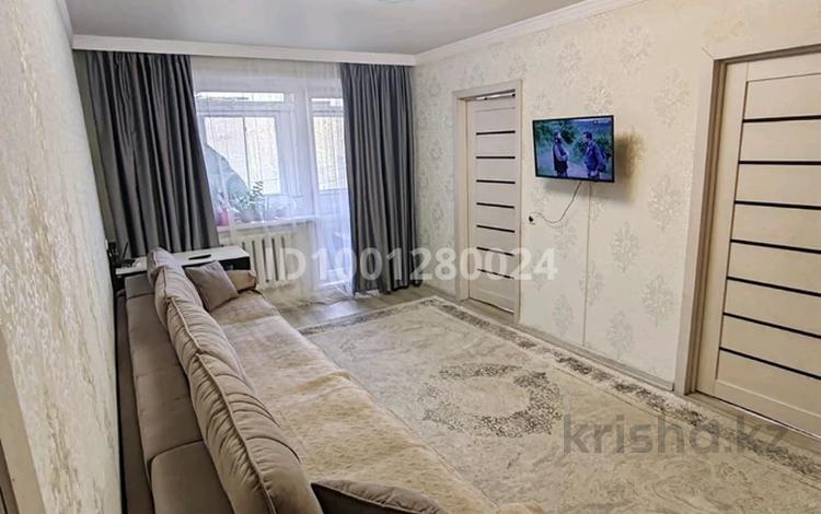 3-комнатная квартира · 48.3 м² · 5/5 этаж, мкр Юго-Восток, Мкр Юго-Восток, 30й микрорайон 25 за 18.5 млн ₸ в Караганде, Казыбек би р-н — фото 2