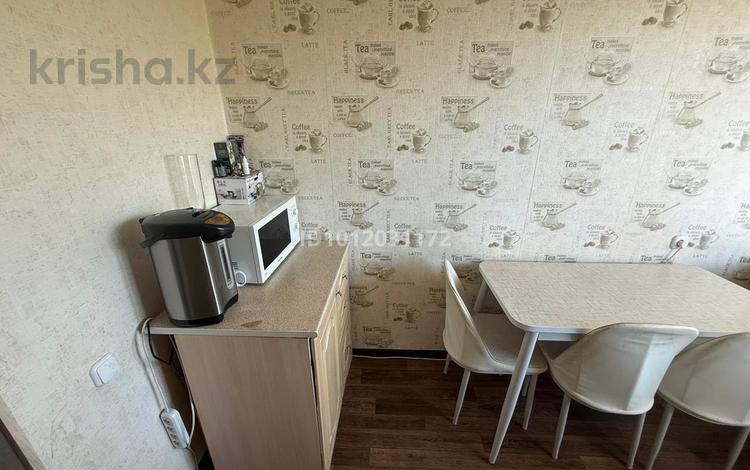 2-бөлмелі пәтер · 53 м² · 2/3 қабат, Азербайджанская ул. 50, бағасы: 20 млн ₸ в Зачаганске — фото 2
