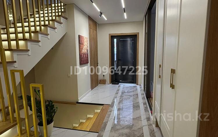 7-комнатная квартира · 270 м² · 3/3 этаж, мкр Нур Алатау, 13 34 за 250 млн ₸ в Алматы, Бостандыкский р-н — фото 2