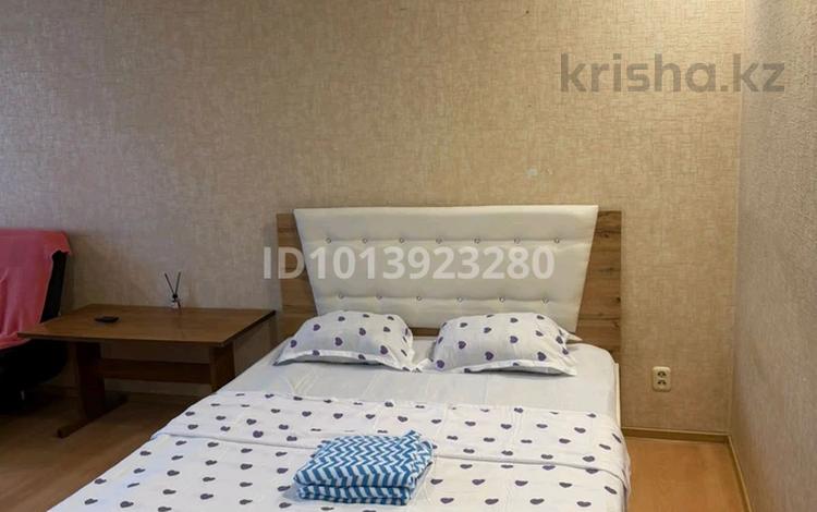 1-комнатная квартира · 36 м² · 2/5 этаж, мкр Новый Город, Нуркена Абдирова 48/2 за 10 000 ₸ в Караганде, Казыбек би р-н — фото 2