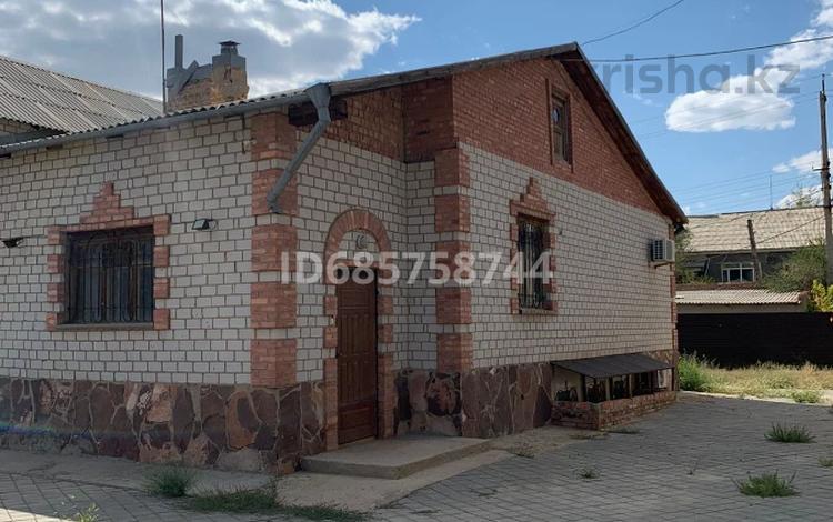 Отдельный дом • 10 комнат • 400 м² • 24 сот., Жанасова 12А за 85 млн 〒 в Жезказгане — фото 28