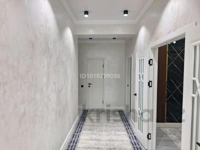 2-комнатная квартира · 70 м² · 2/9 этаж, мкр Нурсая, Абулхайыр хана 51а за 33 млн 〒 в Атырау