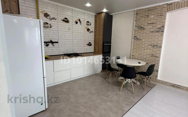 2-бөлмелі пәтер · 70 м² · 3/9 қабат, Самал 82, бағасы: 29 млн ₸ в Уральске — фото 2