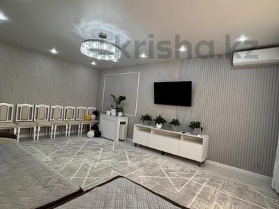 2-комнатная квартира · 73.6 м² · 5/9 этаж, 10 МИКРОРАЙОН,САМАЛ 72/1 за 29.5 млн ₸ в Уральске