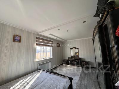 Отдельный дом · 4 комнаты · 147 м² · 8 сот., мкр Аксай-2, Ақжар-2 3 — Главная дорога за 29 млн 〒 в Атырау