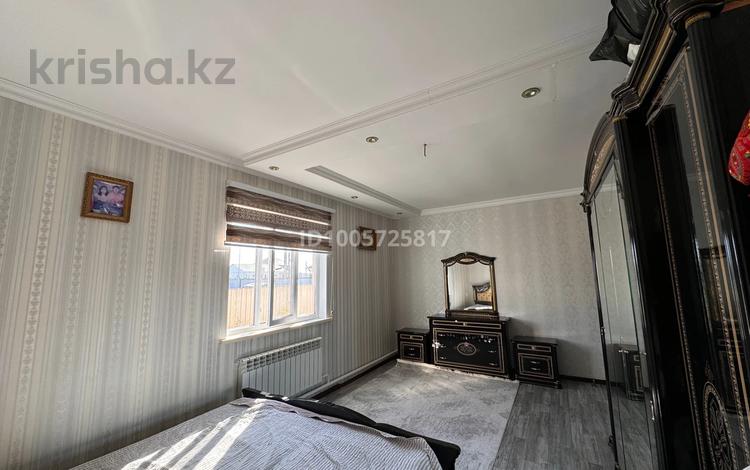 Жеке үй · 4 бөлме · 147 м² · 8 жүзд., мкр Аксай-2, Ақжар-2 3 — Главная дорога, бағасы: 29 млн ₸ в Атырау — фото 2