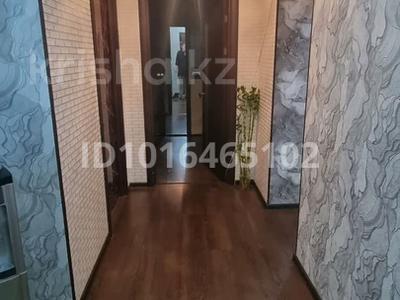 4-бөлмелі пәтер · 99 м² · 9/10 қабат, Жаңа қала ш/а., Нуркен абдирова 25, бағасы: 500 000 ₸ в Караганде, Казыбек би р-н