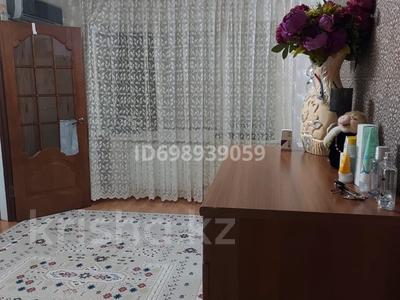 2-комнатная квартира · 45 м² · 3/3 этаж, Азаттык 136 — Ауезова пересечение Азаттык за 13 млн ₸ в Атырау, мкр Жилгородок