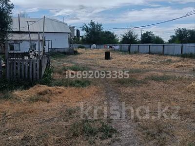 Отдельный дом • 3 комнаты • 84 м² • 10 сот., Поселок Яик — Медпункт за 3 млн 〒 в Федоровка