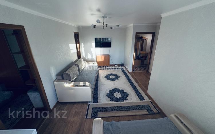 2-комнатная квартира · 44 м² · 4/5 этаж, Майкудук, 12й микрорайон 44 — Рядом находится ресторан Абиба,школа имени Жакып Акбаева за 10.9 млн ₸ в Караганде, Алихана Бокейханова р-н — фото 2