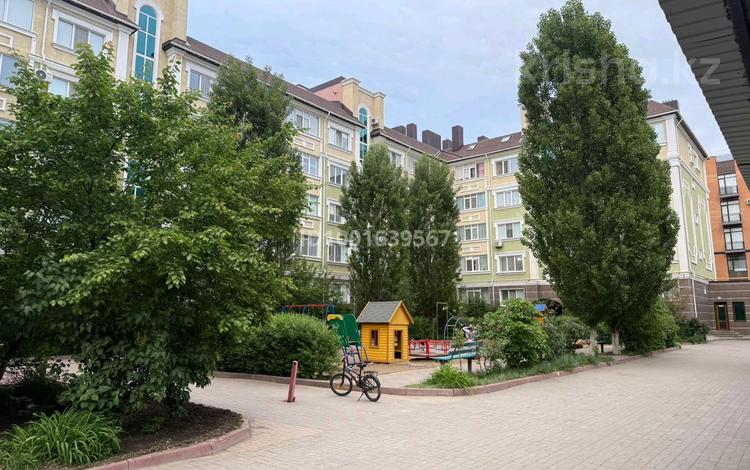 3-комнатная квартира · 95.1 м² · 5/6 этаж, мкр. Алтын орда, Ораз Татеулы 14б крпус 1 — Дина гипермаркет за 35.8 млн ₸ в Актобе — фото 10