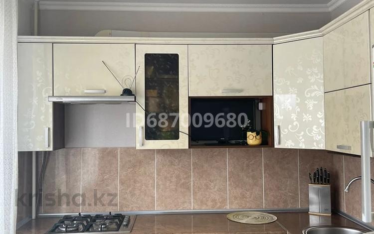 3-комнатная квартира · 63 м² · 4/5 этаж, 10-й мкр 7 за 25 млн ₸ в Аксае — фото 2