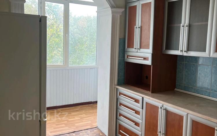 2-бөлмелі пәтер · 50 м² · 4/5 қабат, 1 микрорайон (Акбулак) — Торговый центр, бағасы: 100 000 ₸ в Таразе — фото 2