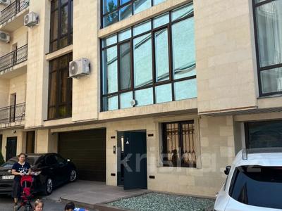 Отдельный дом · 8 комнат · 500 м² · 3 сот., Ушкемпирова 38 за 170 млн ₸ в Алматы, Бостандыкский р-н