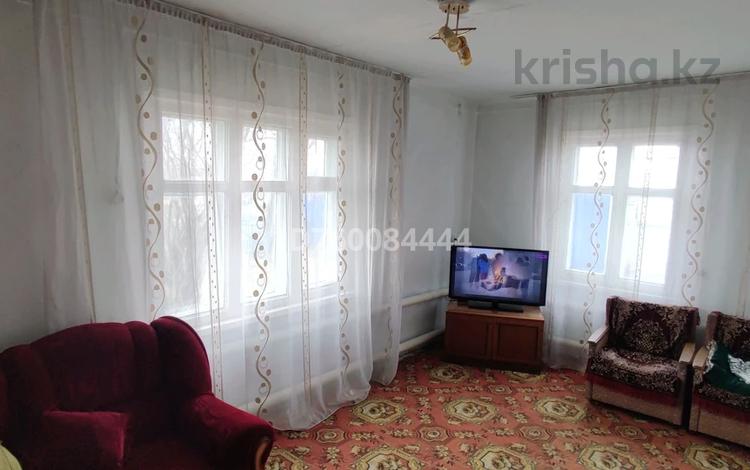 4-бөлмелі пәтер · 70 м² · 1/1 қабат, Школьная — Село Абай, бағасы: 5 млн ₸ — фото 2
