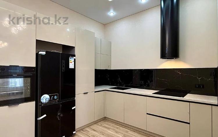 4-комнатная квартира · 111 м² · 3/4 этаж, мкр Ак Шагала 10 за 81 млн ₸ в Атырау — фото 18