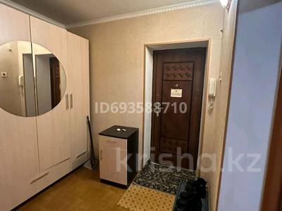 1-бөлмелі пәтер, 45 м², 6/9 қабат ай сайын, мкр 8, Абулхаир хана 79 — По Абулхаир хана рядом Худ Колледж, бағасы: 100 000 〒 в Актобе, мкр 8