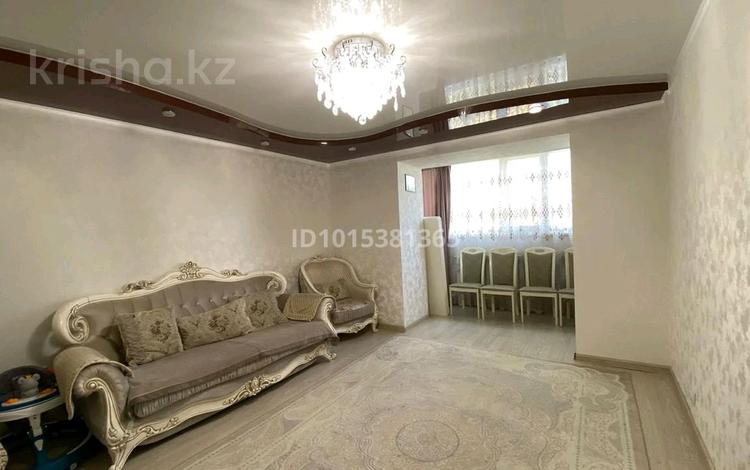 3-комнатная квартира · 75.6 м² · 1/5 этаж, мкр Астана 3 — Находится за супермаркетом Алтындар за 28.5 млн ₸ в Уральске — фото 2