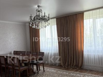 Отдельный дом · 6 комнат · 180 м² · 10 сот., Кенесарыхана 48 за 31 млн ₸ в Актобе, мкр Акжар