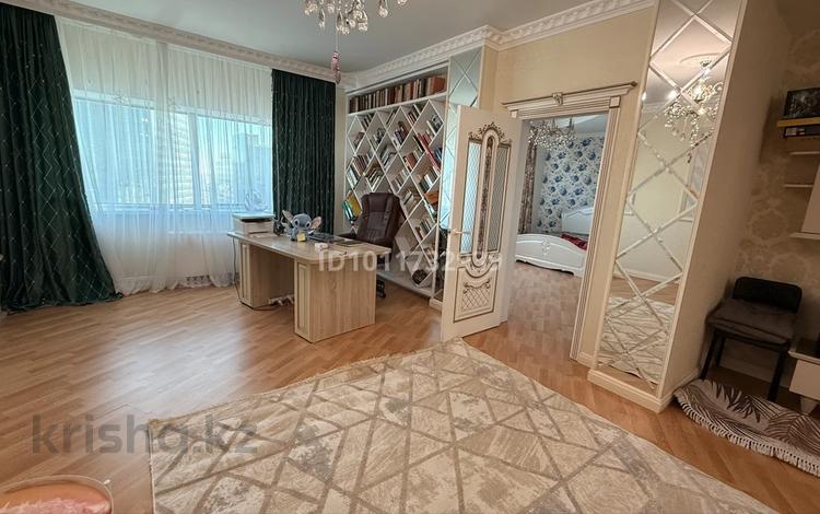 4-комнатная квартира · 135 м² · 39/43 этаж, Достык 5/1 за 70 млн 〒 в Астане, Есильский р-н — фото 2