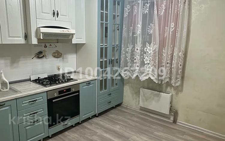 1-комнатная квартира · 40 м² · 3/6 этаж, мкр Кокжиек 36 за 180 000 ₸ в Алматы, Жетысуский р-н — фото 2